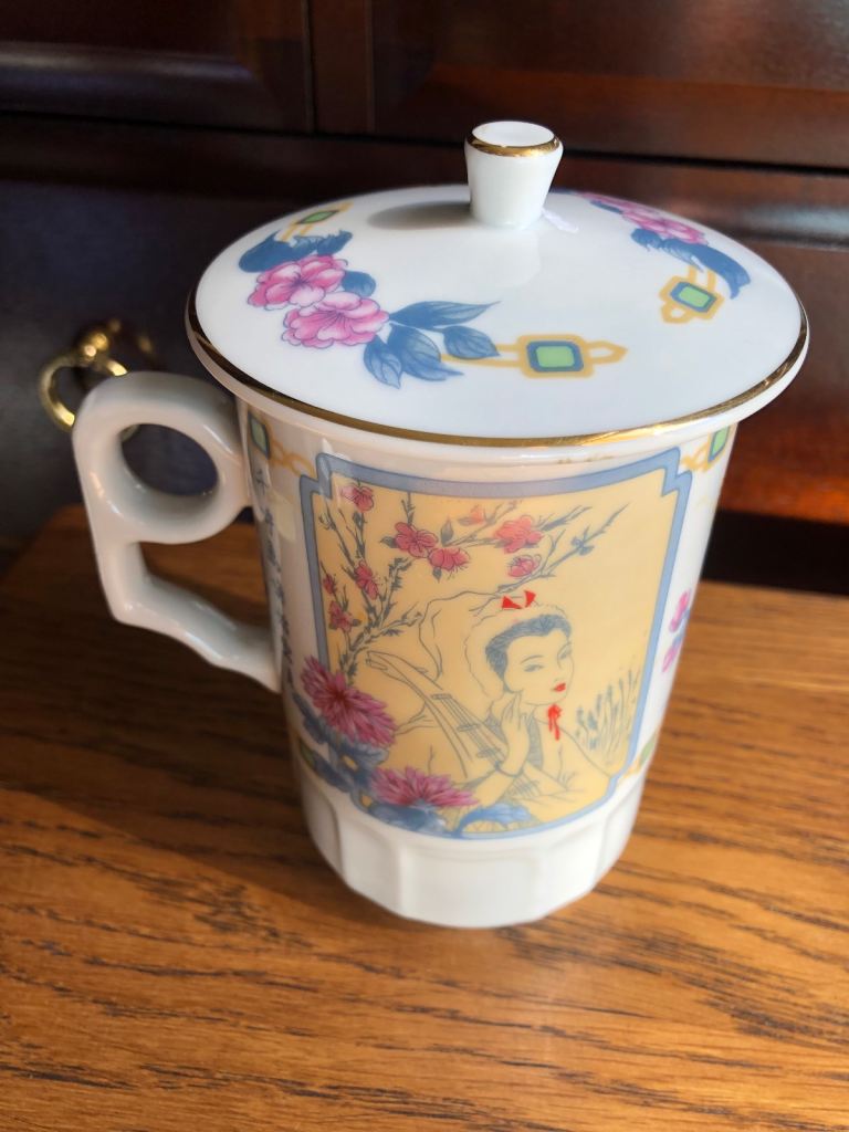 Chinese lidded mug 