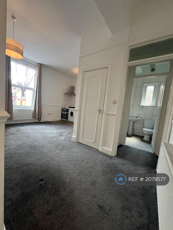 1 bedroom flat in Lower Clapton Road, London, E5 (1 bed) (#2079577)