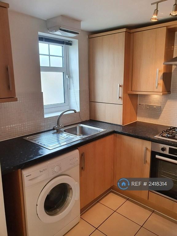 1 bedroom flat in Cobbett Road, Southampton, SO18 (1 bed) (#2418314)