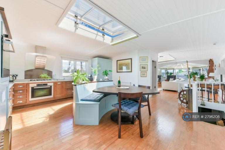 4 bedroom house in Prospect Moorings, London, SW18 (4 bed) (#2796208)