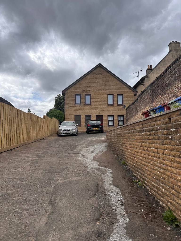 Beautifully Renovated Two Bedroom Top Floor Flat – Larbert