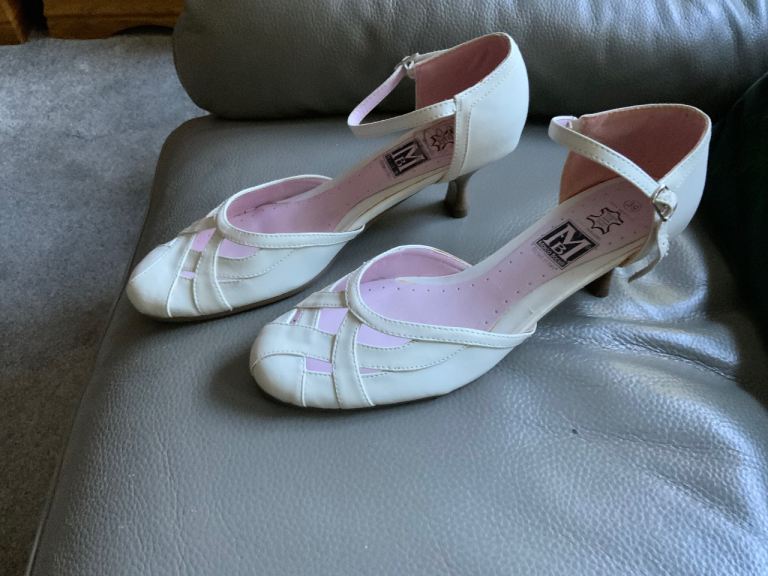 Ladies White Leather Heels – Good Condition
