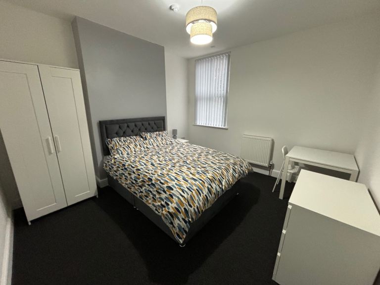 DOUBLE ROOM IN PROFESSIONAL HOUSE, FULLY FURNISHED, ALL BILLS INCLUDED