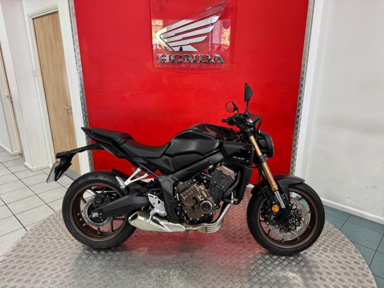 Pre-registered Honda CB650R E-Clutch