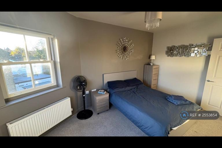 1 bedroom flat in Sutton Road, Watford, WD17 (1 bed) (#2553854)