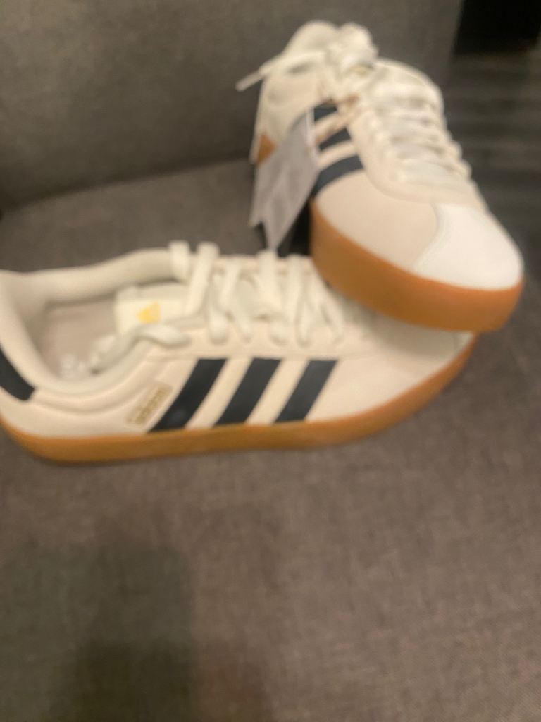 Woman’s Brand New GENUINE VL Court 3.0 trainers 