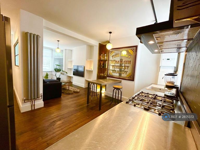 2 bedroom flat in Perth Road, London, E10 (2 bed) (#2871372)