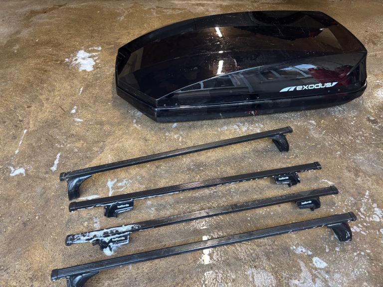 Exodus roofbox 470L & roof rails 47”