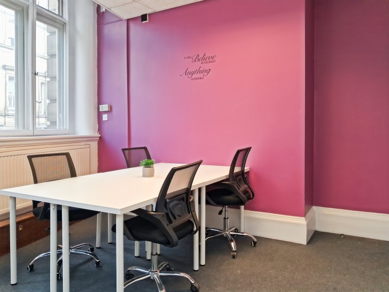 Huddersfield - HD11LN \ Spacious Office for Up to 15 Workstations
