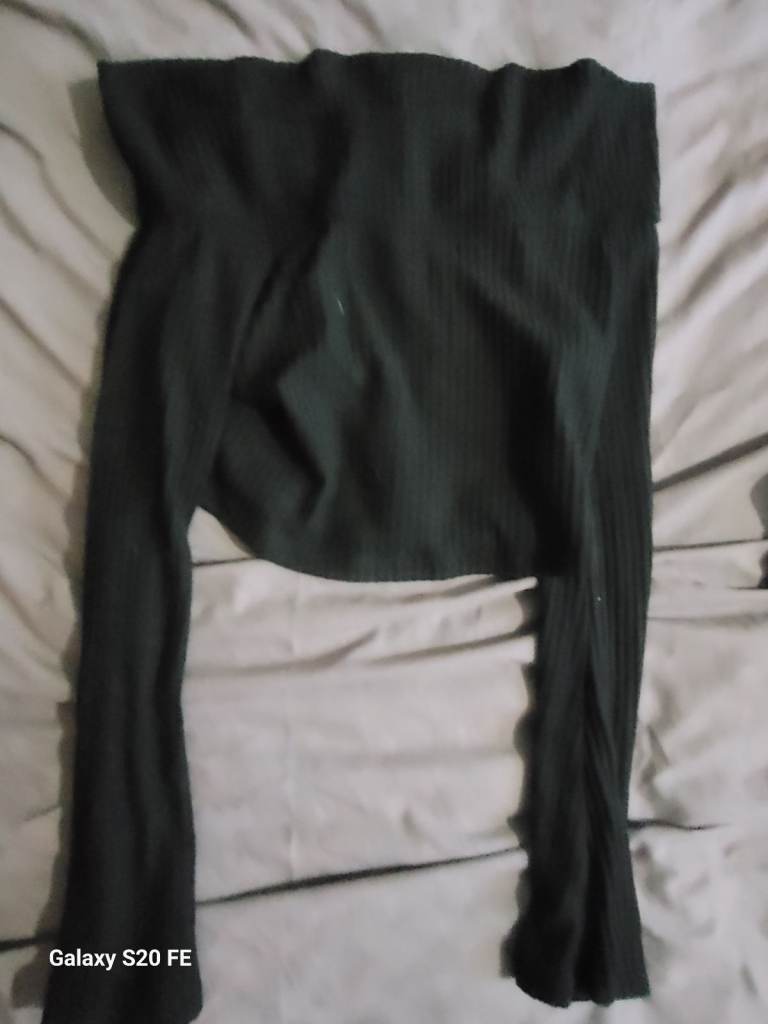 USED SHEIN Ribbed Black Long Sleeve Off Shoulder Crop Top L | Open to Offers!