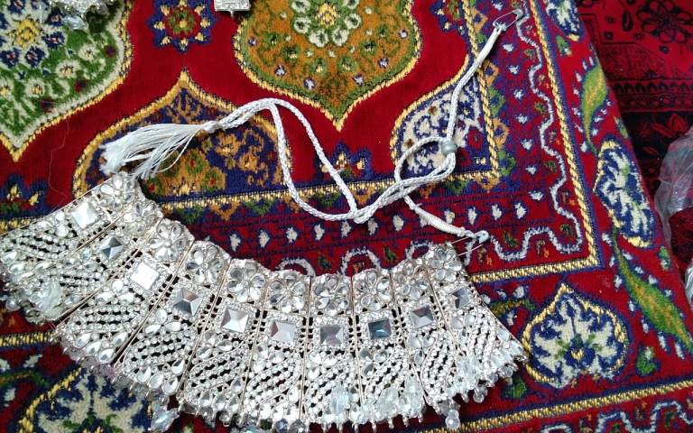 Stunning Silver-Toned Indian/Pakistani Jewellery Set - As Good As New