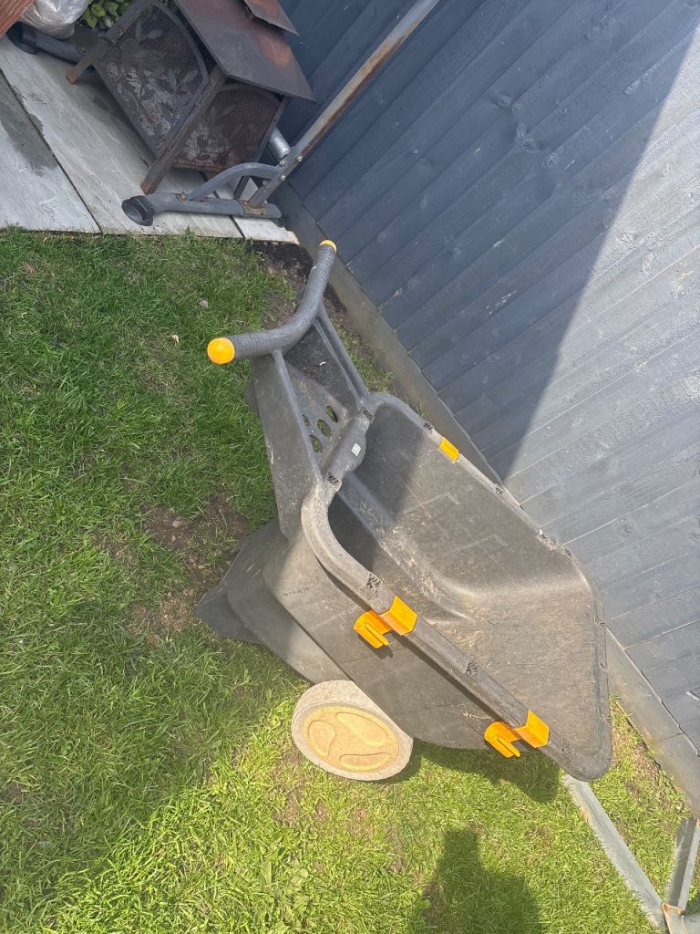 Heavy duty plastic wheel barrel 