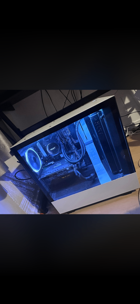 Gaming pc + monitor + keyboard/mouse