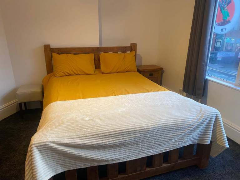 Spacious & Cosy double room for rent M21 8AD