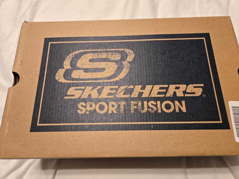 Skechers Sport Fusion trainer, Size 9, brand new