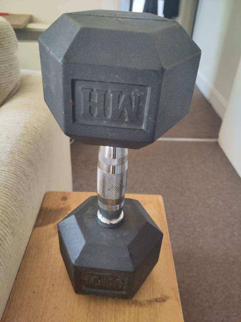 10kg HW hex dumbbell, chrome grip bar, rubber encased high-grade steel cores, black - single 