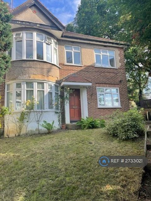 2 bedroom flat in Sandall Close, London, W5 (2 bed) (#2733021)