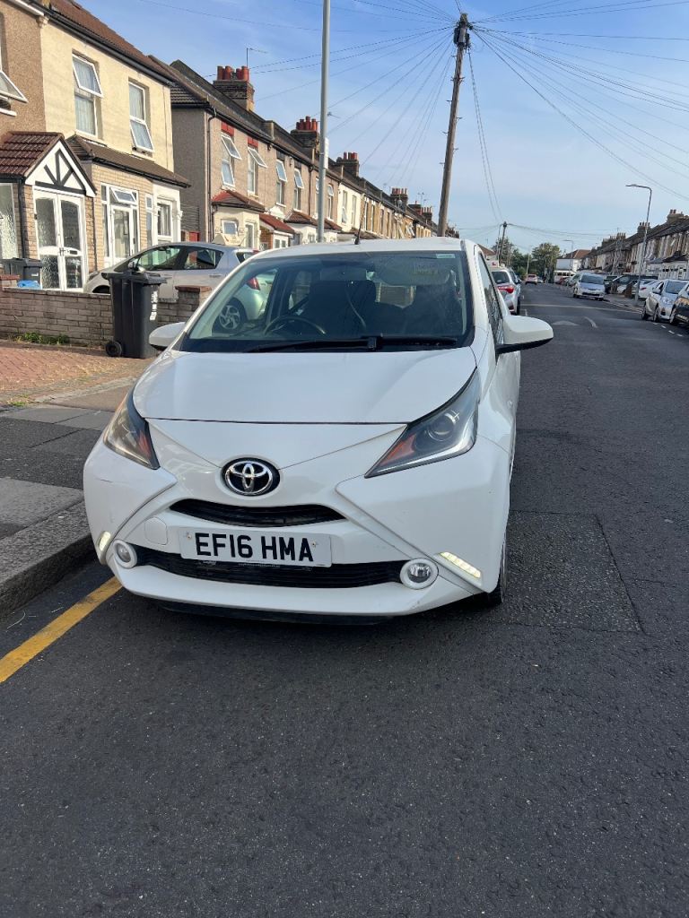 Toyota, AYGO, Hatchback, 2016, Manual, 998 (cc), 5 doors