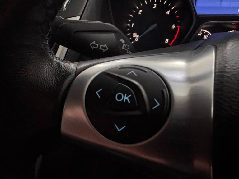 2014 Ford Focus 1.6 TDCi 115 Zetec Navigator 5dr HATCHBACK DIESEL Manual