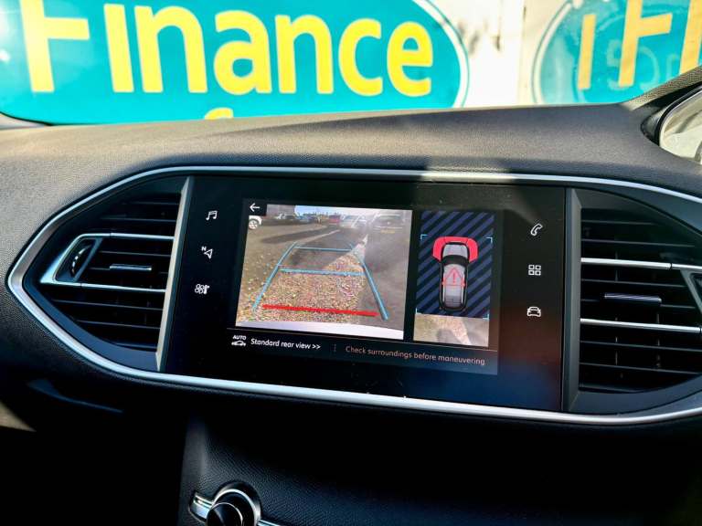 CAN'T GET CREDIT? CALL US! Peugeot 308 SW 1.2 PureTech Tech Edition - £199 DEPOSIT, £66 PER WEEK 