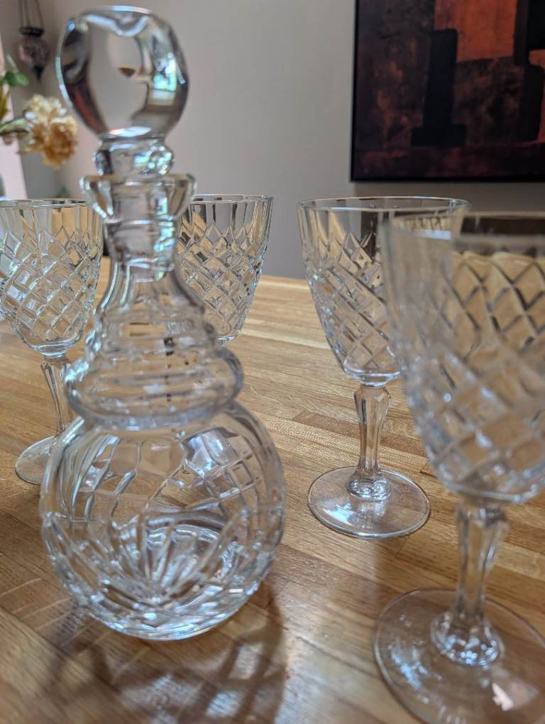 Crystal Decanter and Glasses Set – Good Condition