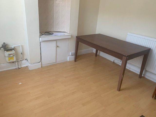 2-Bedroom House Available for Company Let – Malvern Road, Luton LU1 1LQ £1,400 per month