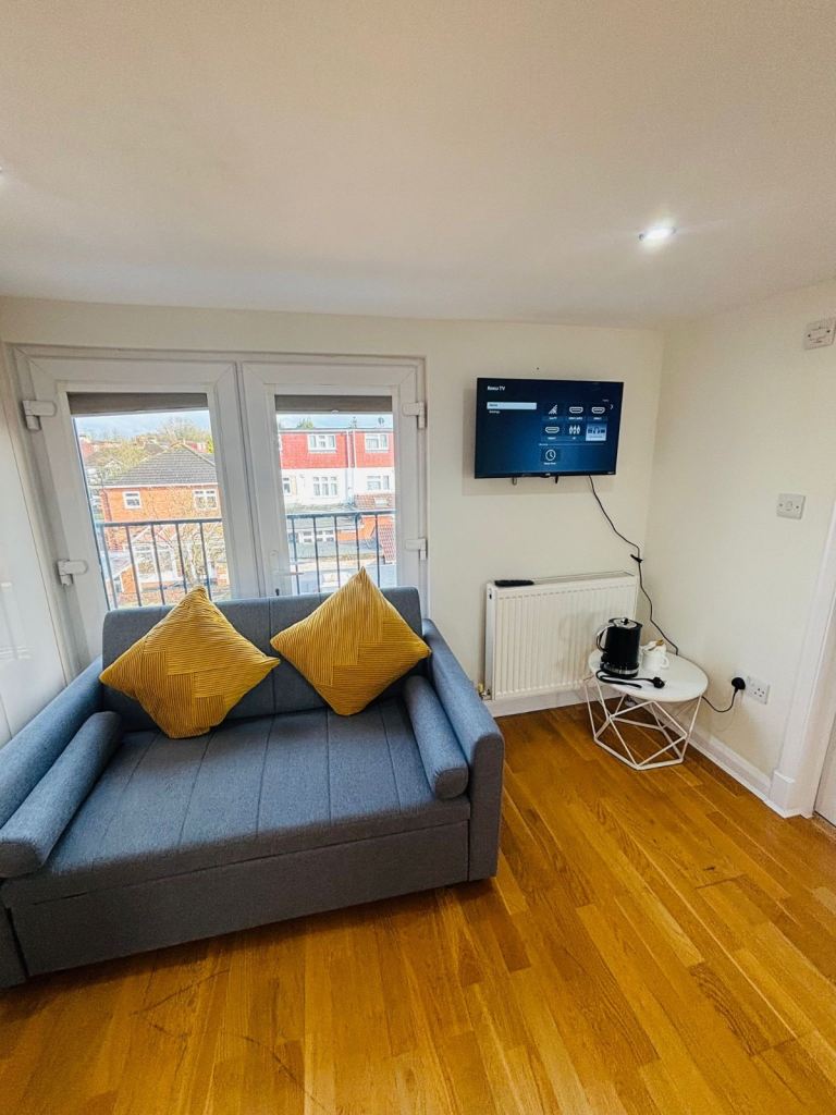 A double bed studio is available to rent in southall UB1 