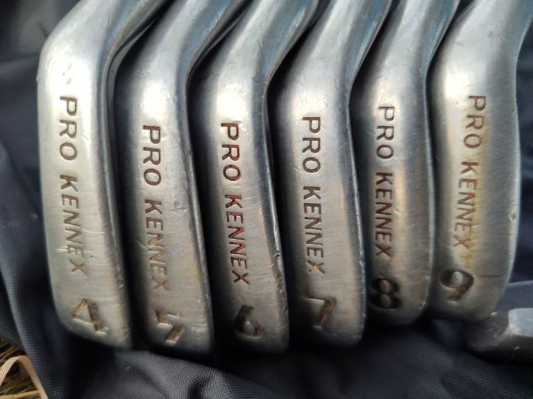 £75 ono 9 Piece Left Handed Golf Set with Six Balls & a Bag - Decent Condition