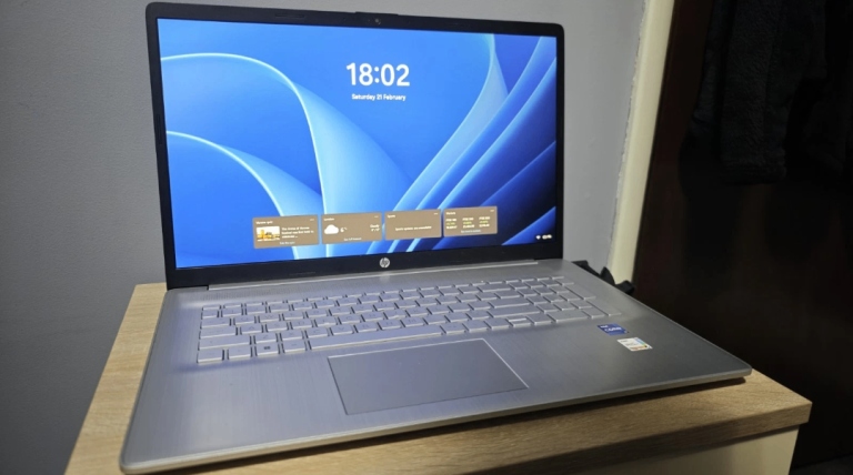 HP 17-cn2001na Laptop - Core i7 - 16GB DDR4 - 1TB SSD (WITH LAPTOP CASE)