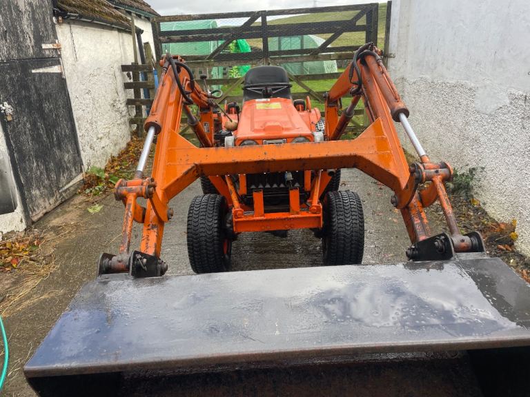 Tractor Kubota 7100