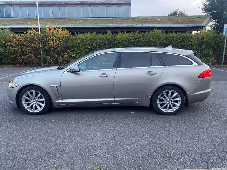 JAGUAR XF  2,2 D  PREMIUM LUXURY  SPORTBRAKE  AUTO IN VGC FSH  NEW MOT NEW SERVICE WARRANTY GIVEN