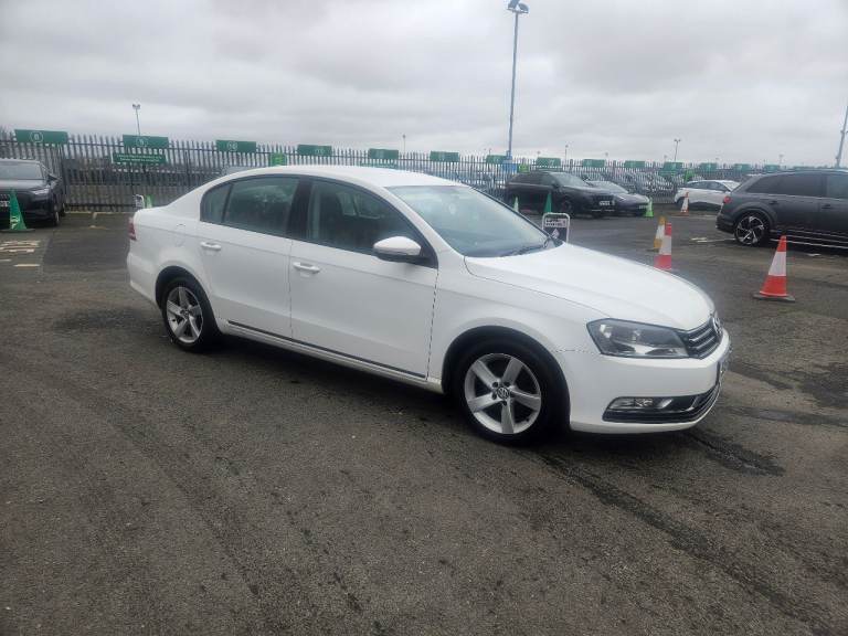 Volkswagen, PASSAT, Saloon, 2011, Manual, 1598 (cc), 4 doors