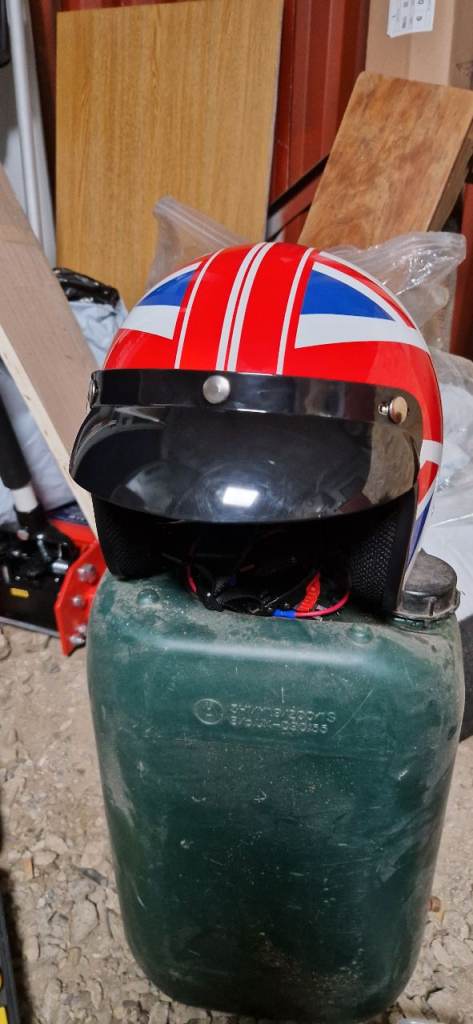 Open face crash helmet 