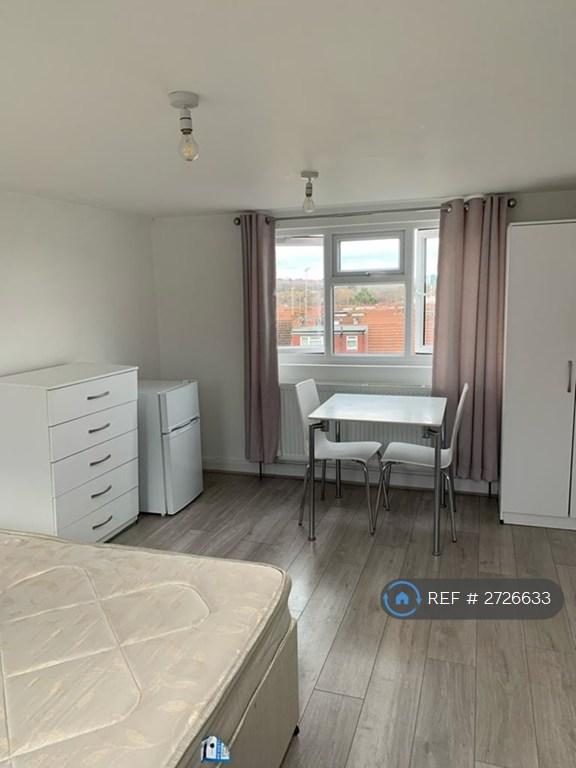 1 bedroom in Crest Road, London, NW2 (#2726633)