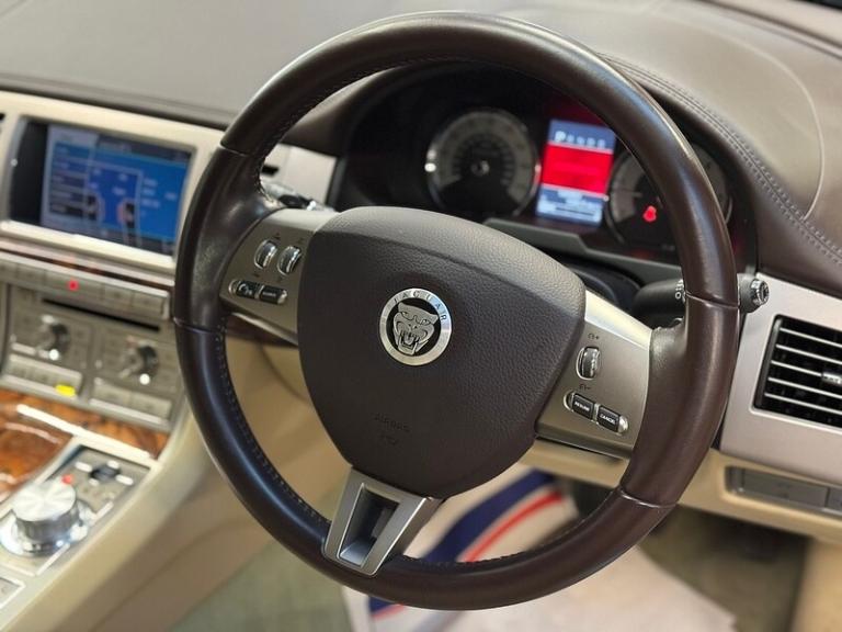 2010 Jaguar XF 3.0d V6 Premium Luxury 4dr Auto SALOON DIESEL Automatic