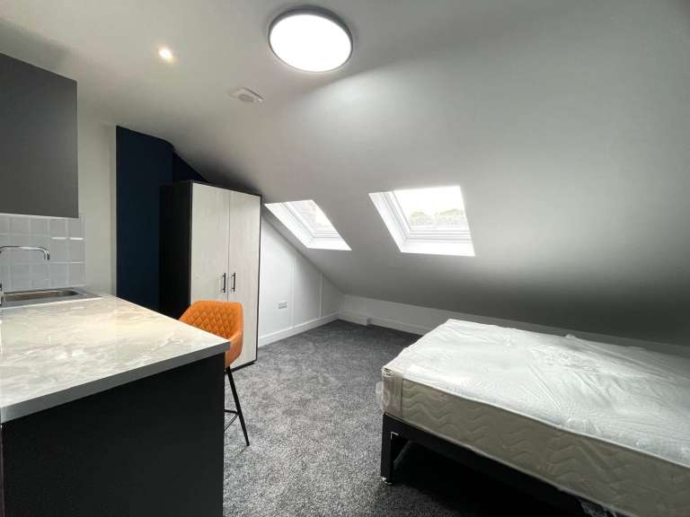 BRAND NEW!! **Furnished**ALL BILLS INCLUDED (£100 extra)**Fitted Communal Kitchen**ENSUITE Bathroom*