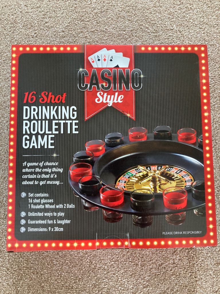 **NEW**  sealed - Casino style 16 shot drinking roulette game
