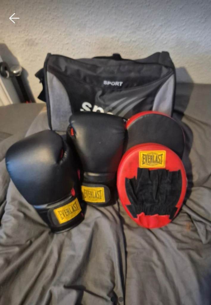 Everlast boxing gloves pads and gym bag