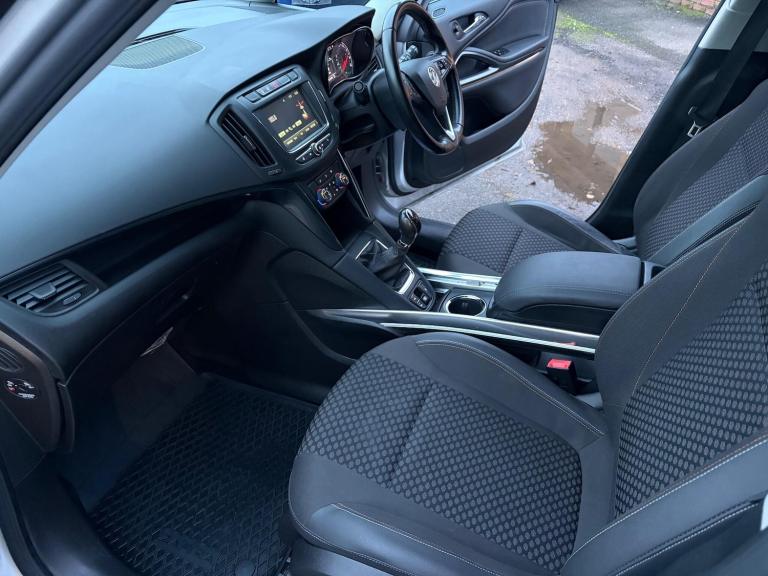 2017 Vauxhall Zafira 2.0 CDTi Tech Line Nav 5dr MPV DIESEL Manual