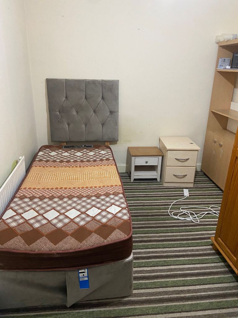 Room to rent in shared house 