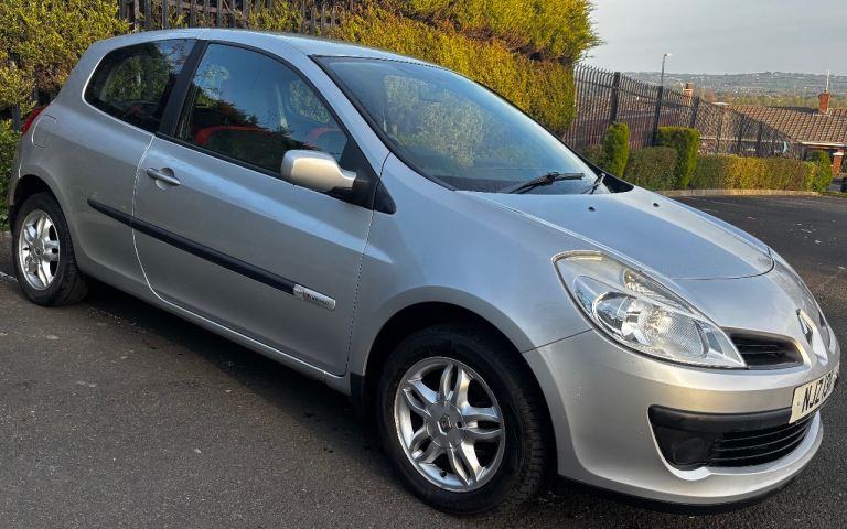 Renault Clio RIP CURL 1.2 16v petrol full year mot