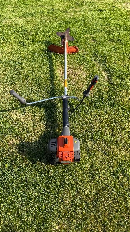 Husqvarna 543rs heavy duty brush cutter strimmer used once ( stihl )