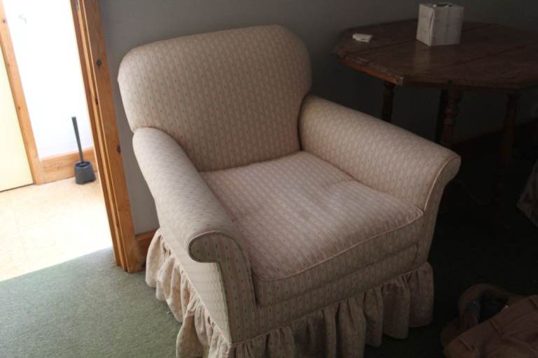 FREE Armchairs and chair - Cream Patterned Upholstery - Excellent Condition