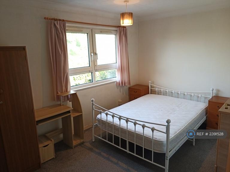 1 bedroom in Southfields, London, SW19 (#2391528)