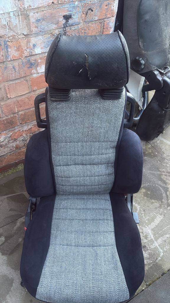 Toyota Corolla Ae82 GT seats blue 