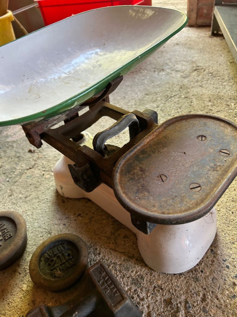 Vintage kitchen scales with weights 