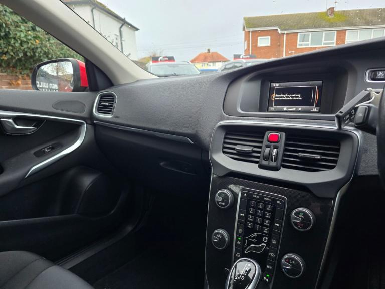 2017 Volvo V40 T2 [122] Momentum 5dr Geartronic HATCHBACK Petrol Automatic