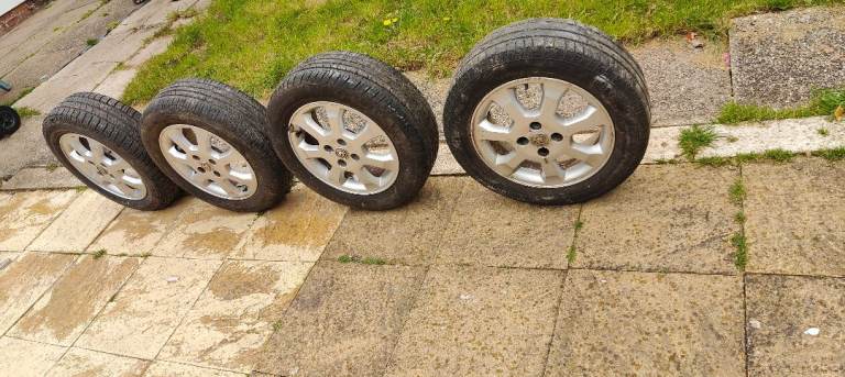 15 inch set of 4 vauxhall Corsa astra alloy wheels with tyres used 195 60 15