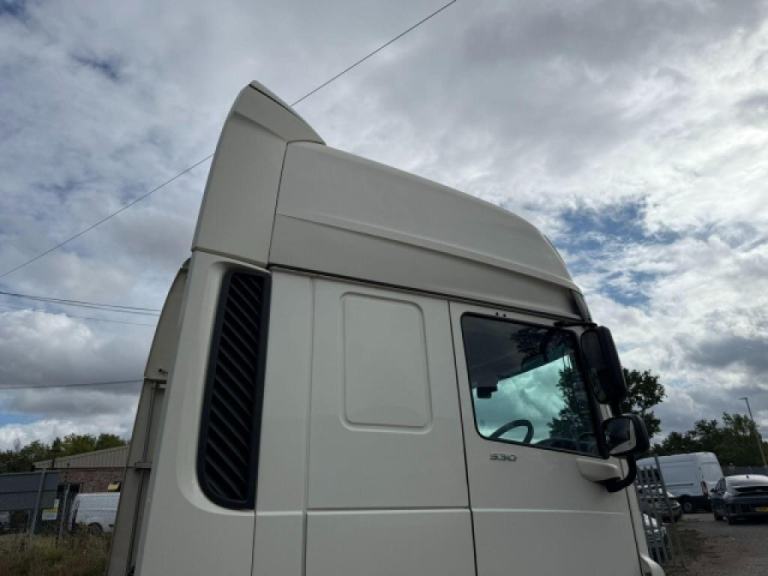 DAF XF 530 6x2 MID LIFT SLEEPER CAB TRACTOR UNIT