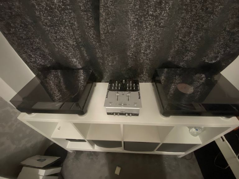 Pioneer Dj - Decks, mixer & 3 records